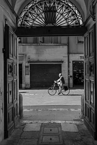 Fietser winkelstraat