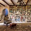Bibliothèque oubliée dans une villa abandonnée en Italie sur Gentleman of Decay