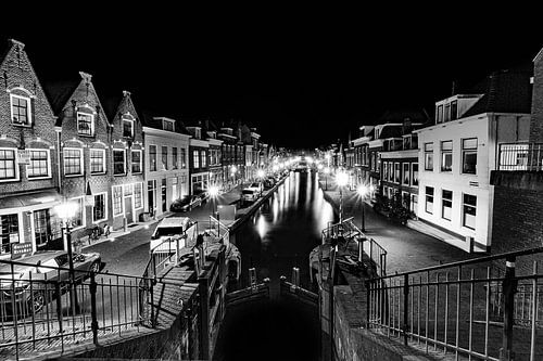 De sluis van Maassluis (Veerstraat) zwartwit