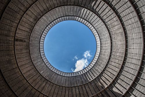 Verlassener Kühlturm