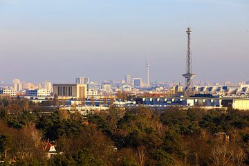 Berlijnse skyline met radio- en televisietoren van Frank Herrmann