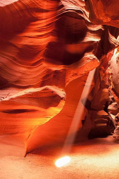 Canyons in America, Antelope Canyon by Gert Hilbink