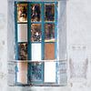Nordzypern - baufälliges Fenster in alter weißer Stuckwand - Kuzey Kıbrıs von Marianne van der Zee