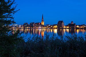 Blick über die Warnow auf die Hansestadt Rostock