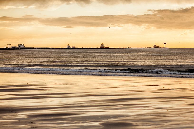 Sunset on the Beach by Thomas van der Willik
