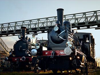 Stoomlocomotiefen zij aan zij