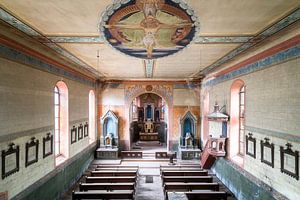 Église abandonnée à Decay. sur Roman Robroek - Photos de bâtiments abandonnés