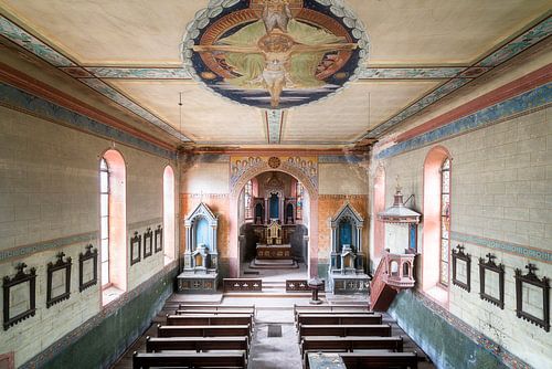 Église abandonnée à Decay.