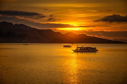 zonsondergang met boot