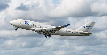 Take-off Kalitta Boeing 747-400 vrachtvliegtuig. van Jaap van den Berg