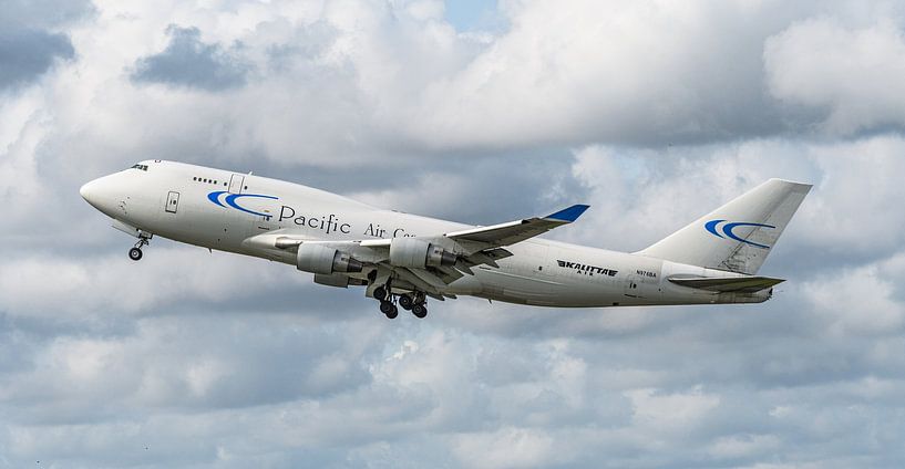 Start eines Kalitta Boeing 747-400 Frachtflugzeugs. von Jaap van den Berg