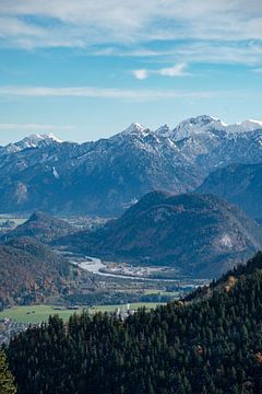 Neuschwanstein, Tegelberg, Vils met verse sneeuw in de herfst van Leo Schindzielorz