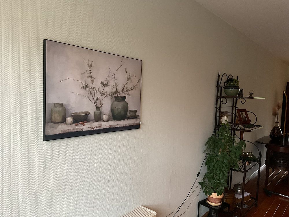 Neues ländliches Stillleben in sanften Grüntönen  von Carla Van Iersel 