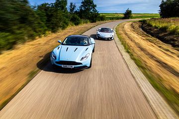 Mclaren 570GT vs Aston Martin DB11 van Martijn Bravenboer