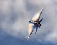 Greek F16 makes clouds and rainbows on its wings
