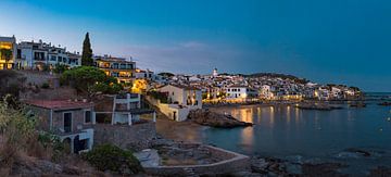 Les plages, Platgeta de Calella, Platja d'en Calau au crépuscule sur Rene van der Meer