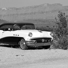 Vintage Buick in black and white by Jolanda van Eek en Ron de Jong