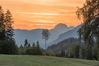 Zonsondergang in Oostenrijkse bergen van Rob IJsselstein thumbnail