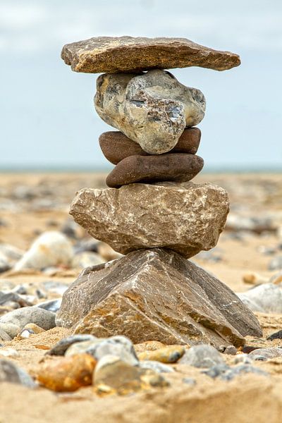 Stenen in balans gestapeld. van Dennis Schaefer