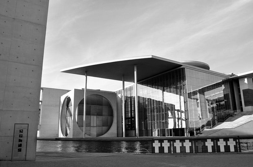 Paul Löbe House on the banks of the Spree in Berlin by Silva Wischeropp