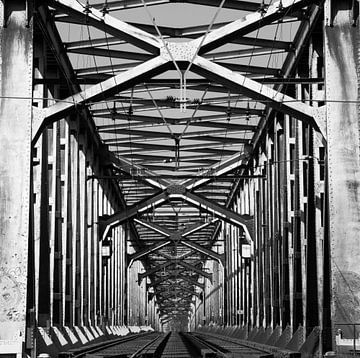 Railway bridge dordrecht - moerdijk - Lage Zwaluwe Black white old by Kuifje-fotografie