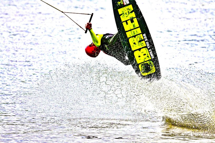 Wakeboarding in HDR 2 van Marc Heiligenstein