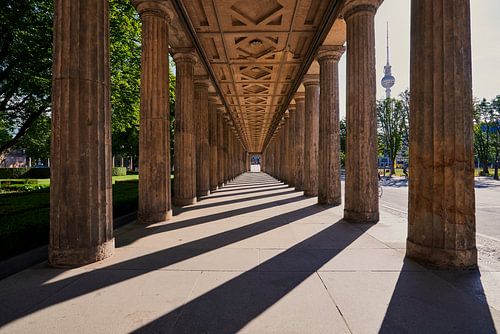 Galerie des colonnes et Fernsehturm à Berlin