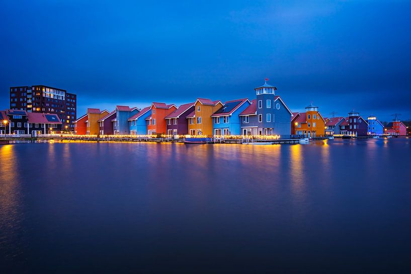 Reitdiephaven tijdens het blauwe uur. van Justin Sinner Photography ( Fotograaf op Texel)