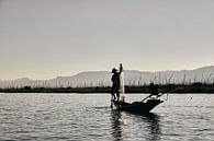 Vissers met één been op Inle Lake van Marianne Kiefer PHOTOGRAPHY thumbnail