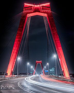 Willemsbrug bij nacht van Hendrik Karremans