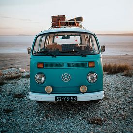 Volkswagen van in front of the biggest, and also salty, lake of Turkey | Print on the wall by Milene van Arendonk
