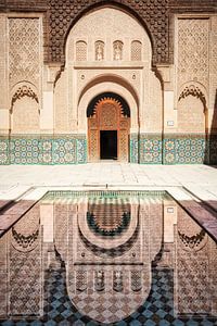 De Ben Youssef Madrasa koranschool in Marrakech, Marokko. Een prachtig voorbeeld van  islamitische a van Bas Meelker