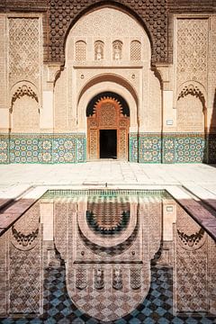 De Ben Youssef Madrasa koranschool in Marrakech, Marokko. Een prachtig voorbeeld van  islamitische a van Bas Meelker