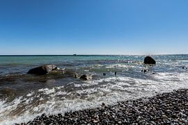 Ausflugsschiff vor der Kreideküste, Brandung,  Stubbenkammer von GH Foto & Artdesign