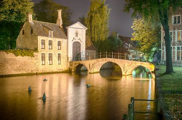 Brugge in de avond van Mark Bolijn