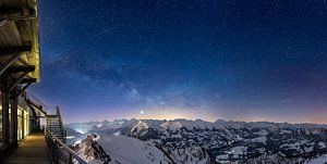 Melkweg over de Jungfrau bergketen van Michael Zbinden Foto