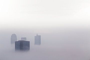 Foggy Skyline Rotterdam van Wilco Schippers