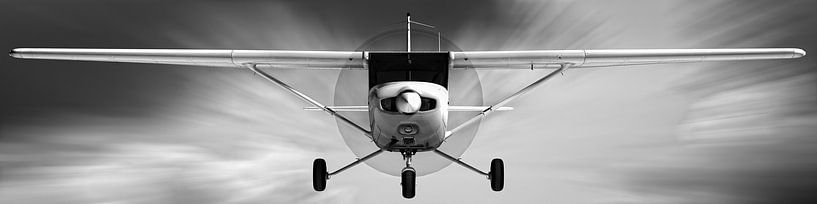 Cessna 152 naderend van Jan Brons