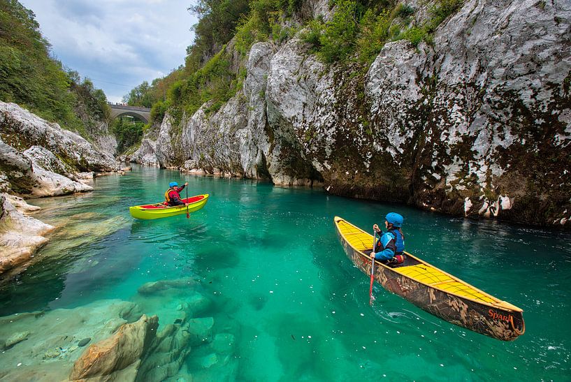 Kanoën / Kajakken / Raften in de Soča rivier van Kevin Baarda