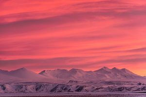 Zonsopkomst boven Snaefellsnes van Gerry van Roosmalen