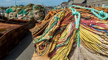 Ropes at the harbour of St. Malo / Brittany by Flatfield