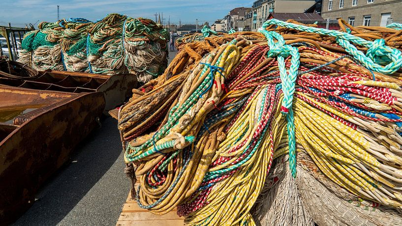Ropes at the harbour of St. Malo / Brittany by Flatfield