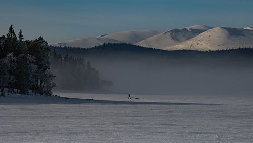 Met de Pulka ijsvissen op het Ottsjon meer in Zweden