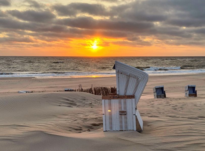 A great sunset on the beach of Sylt by HGU Foto
