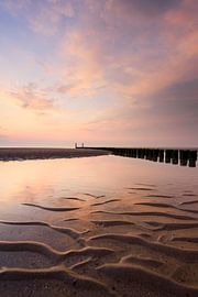Structures on the Zeeland beach by Jolanda de Leeuw