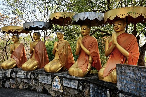 Sacred alignment of Buddhas at Phnom Sampeau