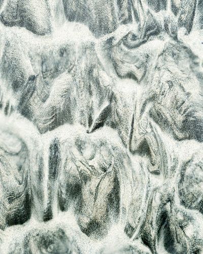 Mooie zandpatronen op een strand op de Lofotoen in Noorwegen