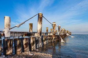 Buhne an der Ostseeküste bei Zingst auf dem Fischland-Darß im Winter