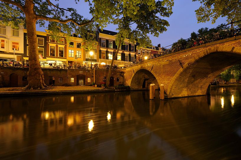 Oudegracht à Utrecht avec le pont orphelin par Donker Utrecht