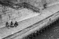 Blowing out on the banks of the Seine